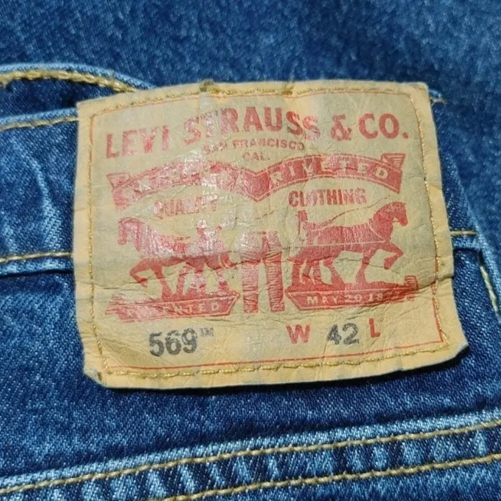 Levi's 569 Burmuda Shorts Mid Rise Relaxed Fit Dark Wash Denim Mens Size 42